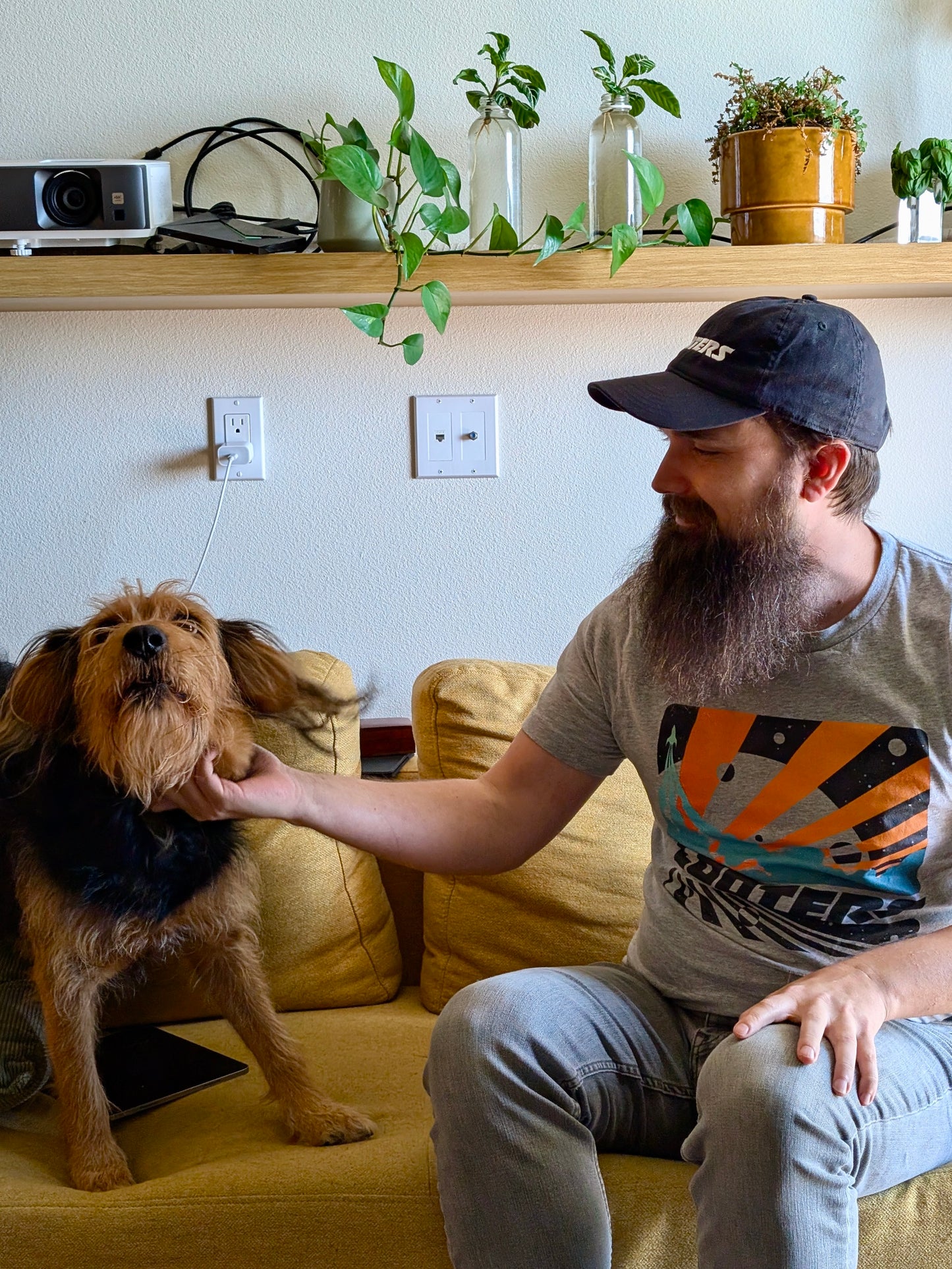 Looters Original Graphic Unisex t-shirt